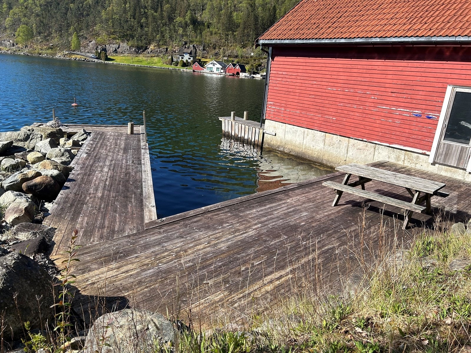 Tilhørende brygge. Bilde tatt av selger. Galleribilde