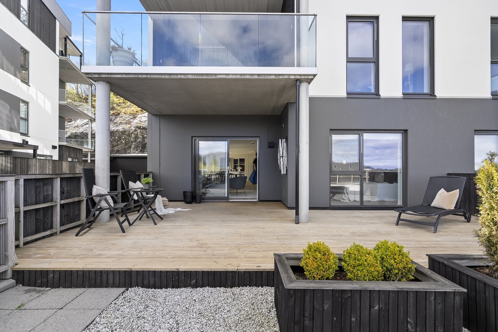 Eit stort uteområde på nordsida også Galleribilde