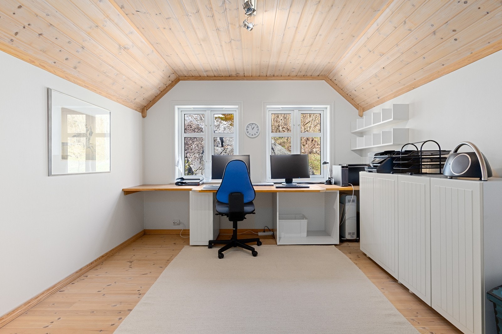 Loftstue innredet som kontor. Galleribilde