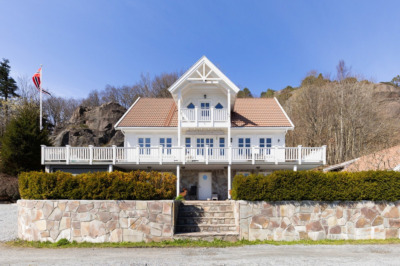 Her får du en bolig som kombinerer familievennlig planløsning og solrike uteplasser Galleribilde