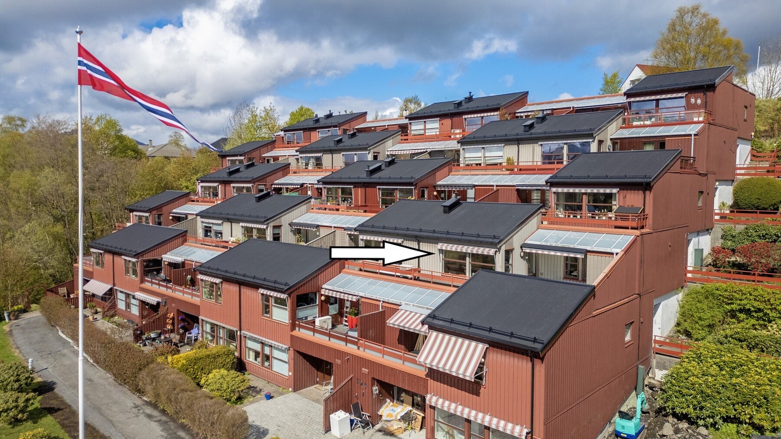 LEILIGHETEN HAR EN FIN BELIGGENHET PÅ ENDEN I BYGGETS 3. ETASJE Galleribilde