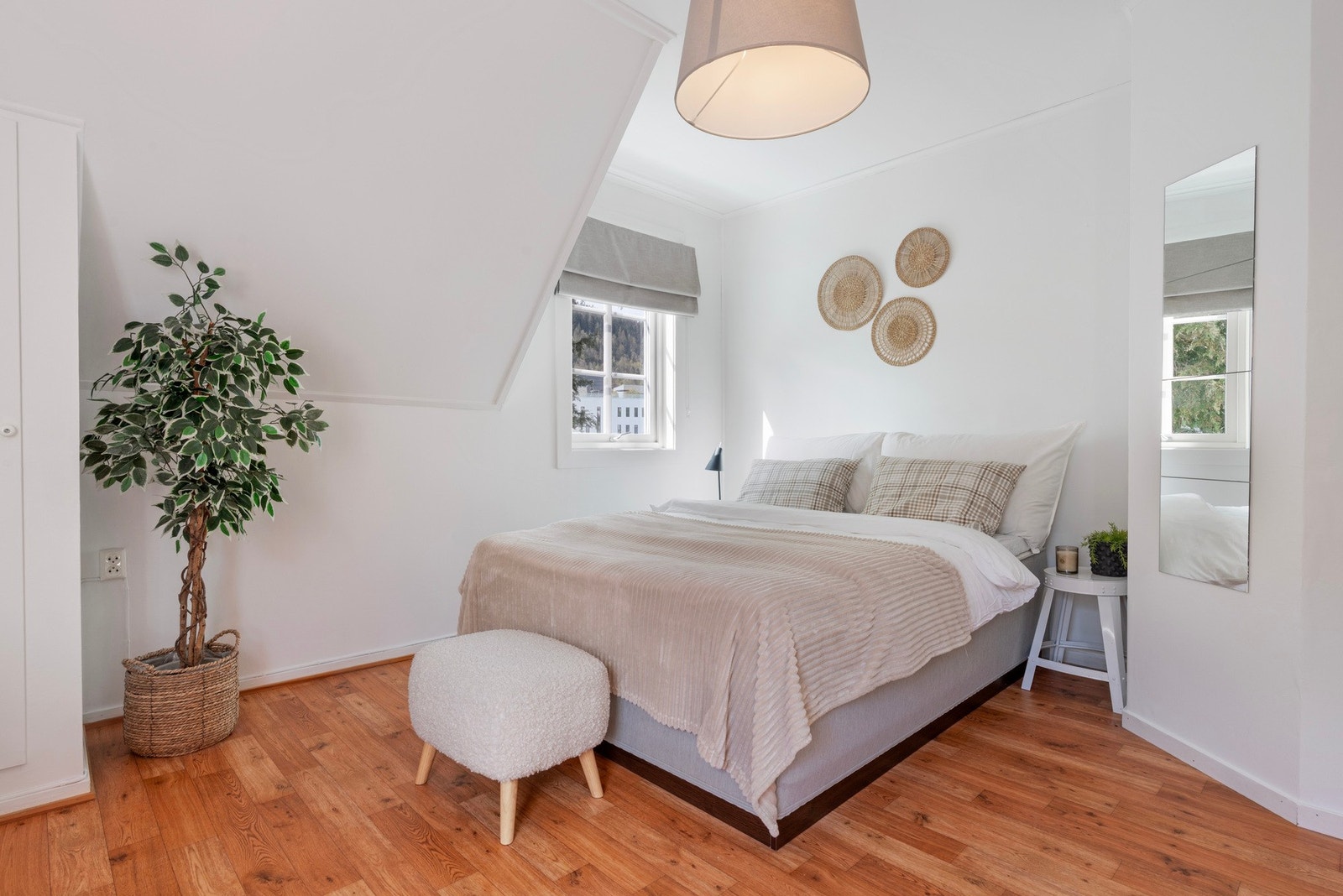 SOVEROMMENE HAR ET AREAL PÅ HHV. 14.0 m² - 13.7 m² - 7.6 m² Galleribilde