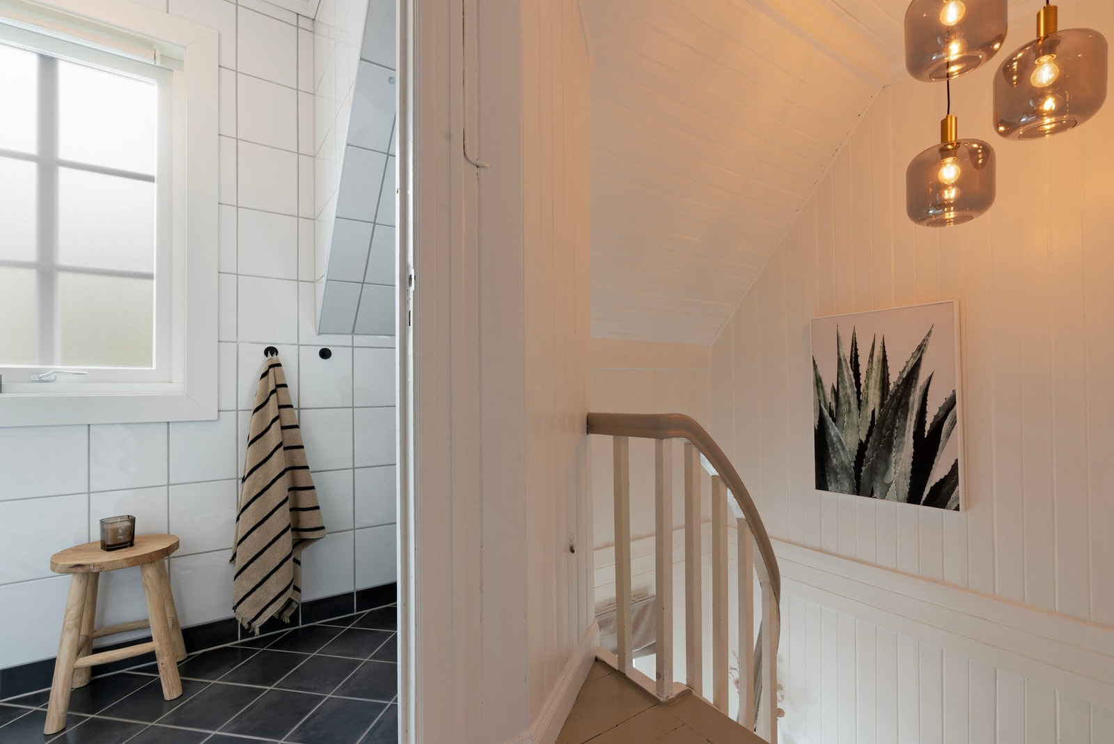 FRA GANGEN ER DET TILKOMST TIL BADET Galleribilde