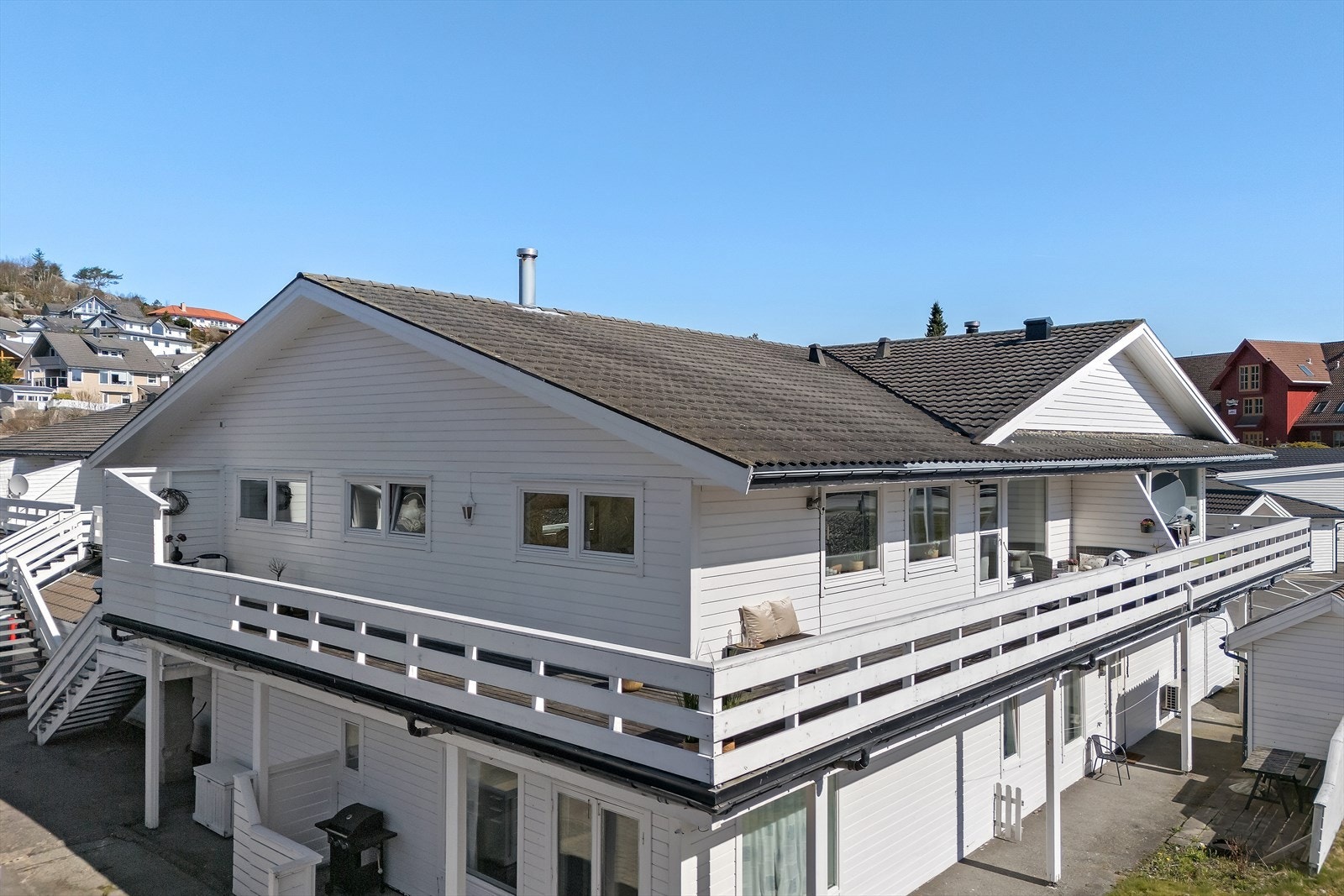 En lettstelt leilighet i et etablert og rolig boligområde. Galleribilde