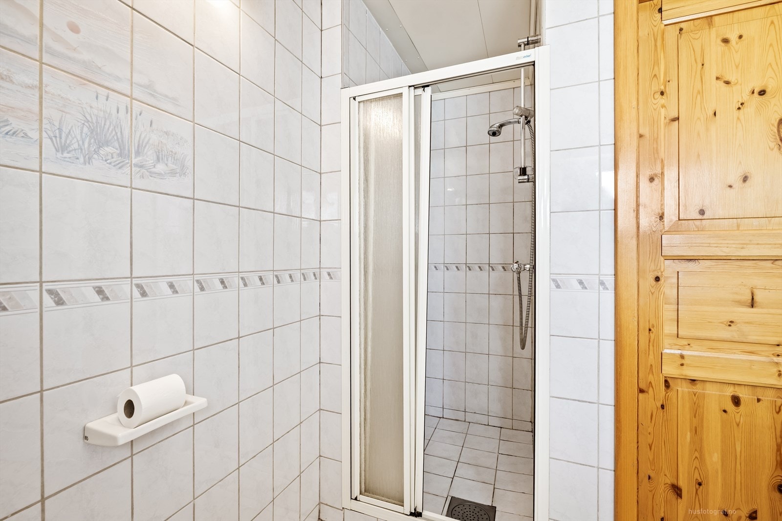 Bad med dusjnisje i 2. etg. Galleribilde