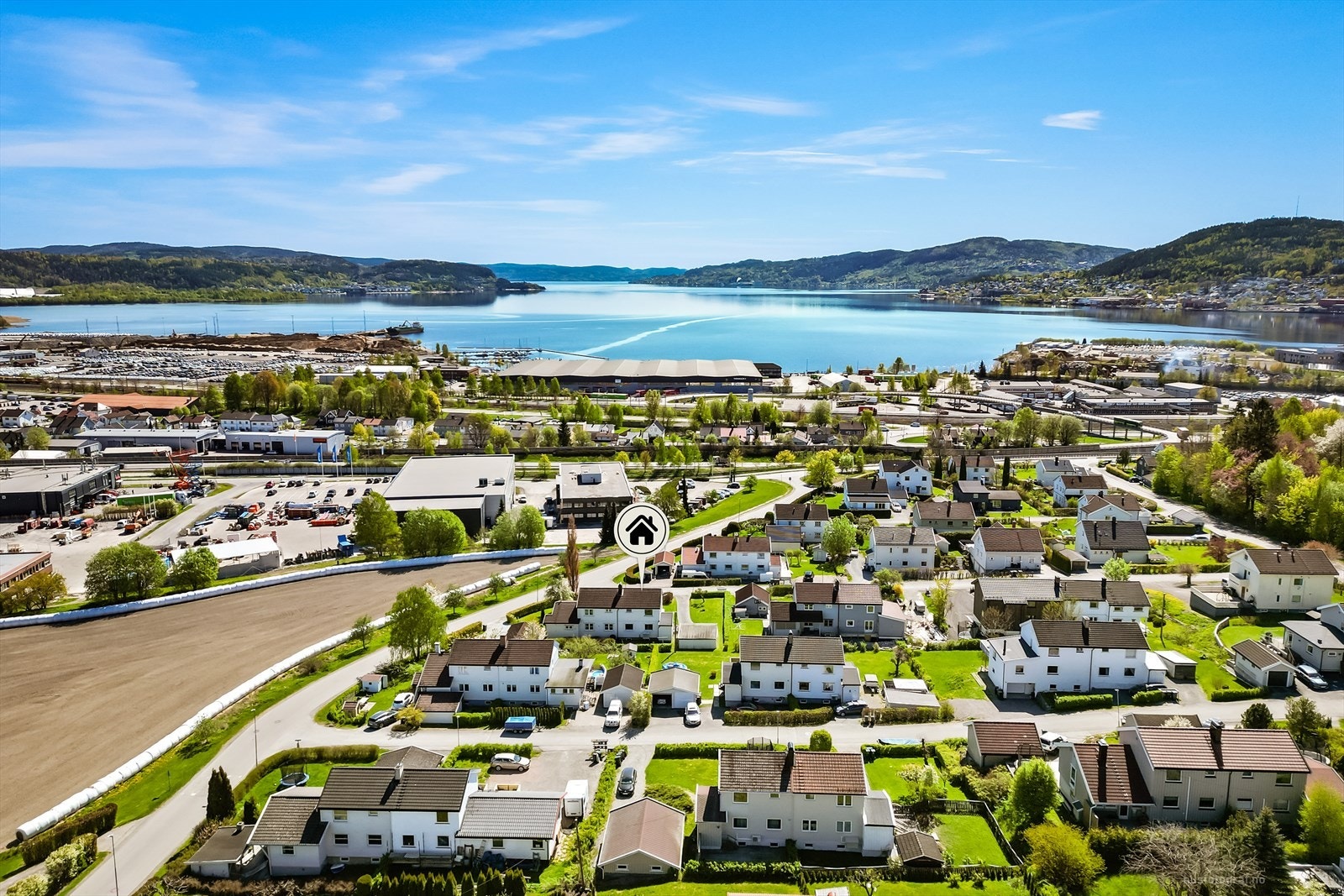 Meget attraktiv beliggenhet med kort vei til strandpromenaden og gangveier inn til sentrum av Drammen by Galleribilde