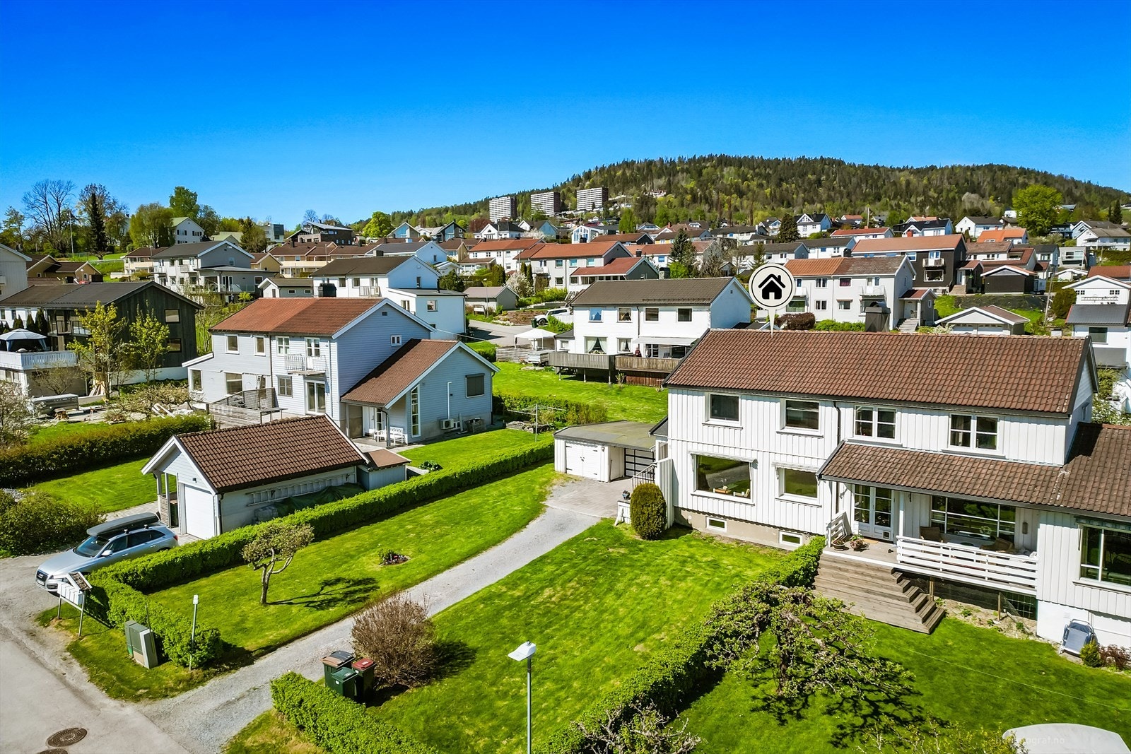 Attraktiv, pent opparbeidet hagetomt Galleribilde