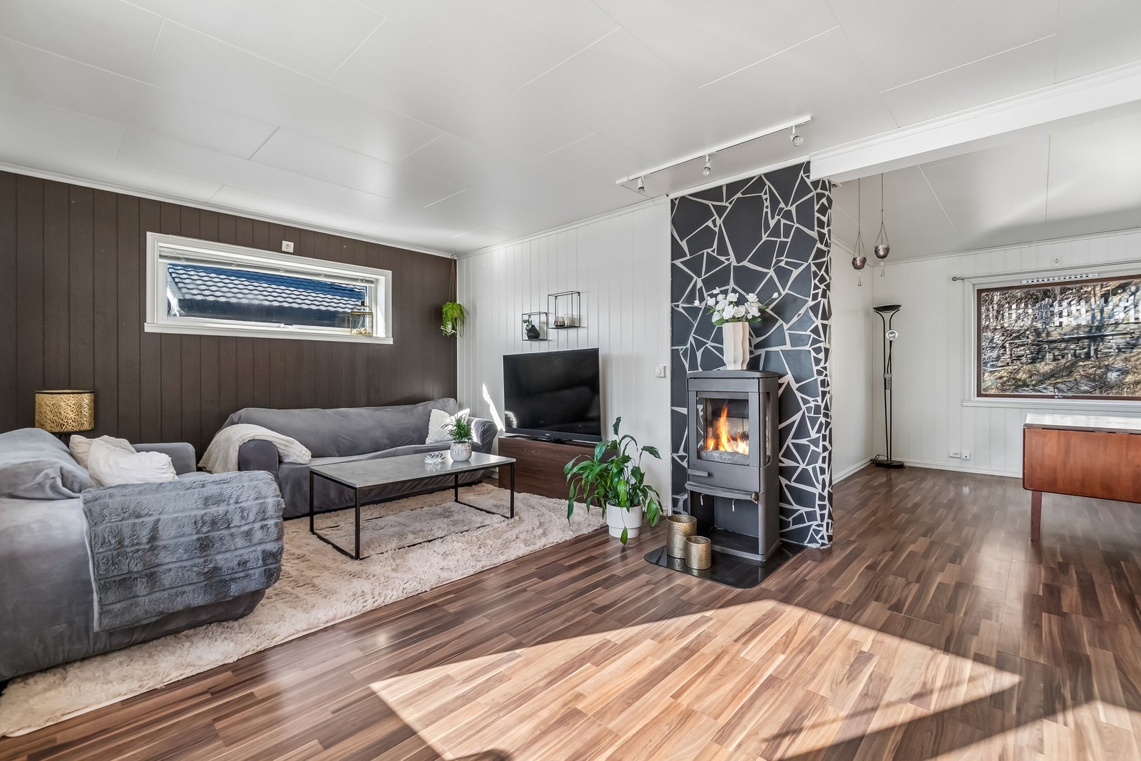 I begge boenheter finner du vedovn for hygge og varme på kaldere årstider. Galleribilde