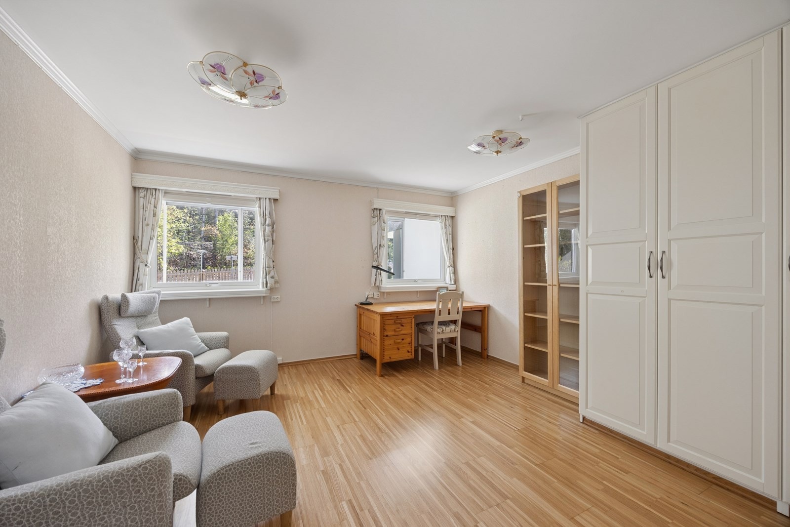Romslig soverom på ca. 14 m². Galleribilde