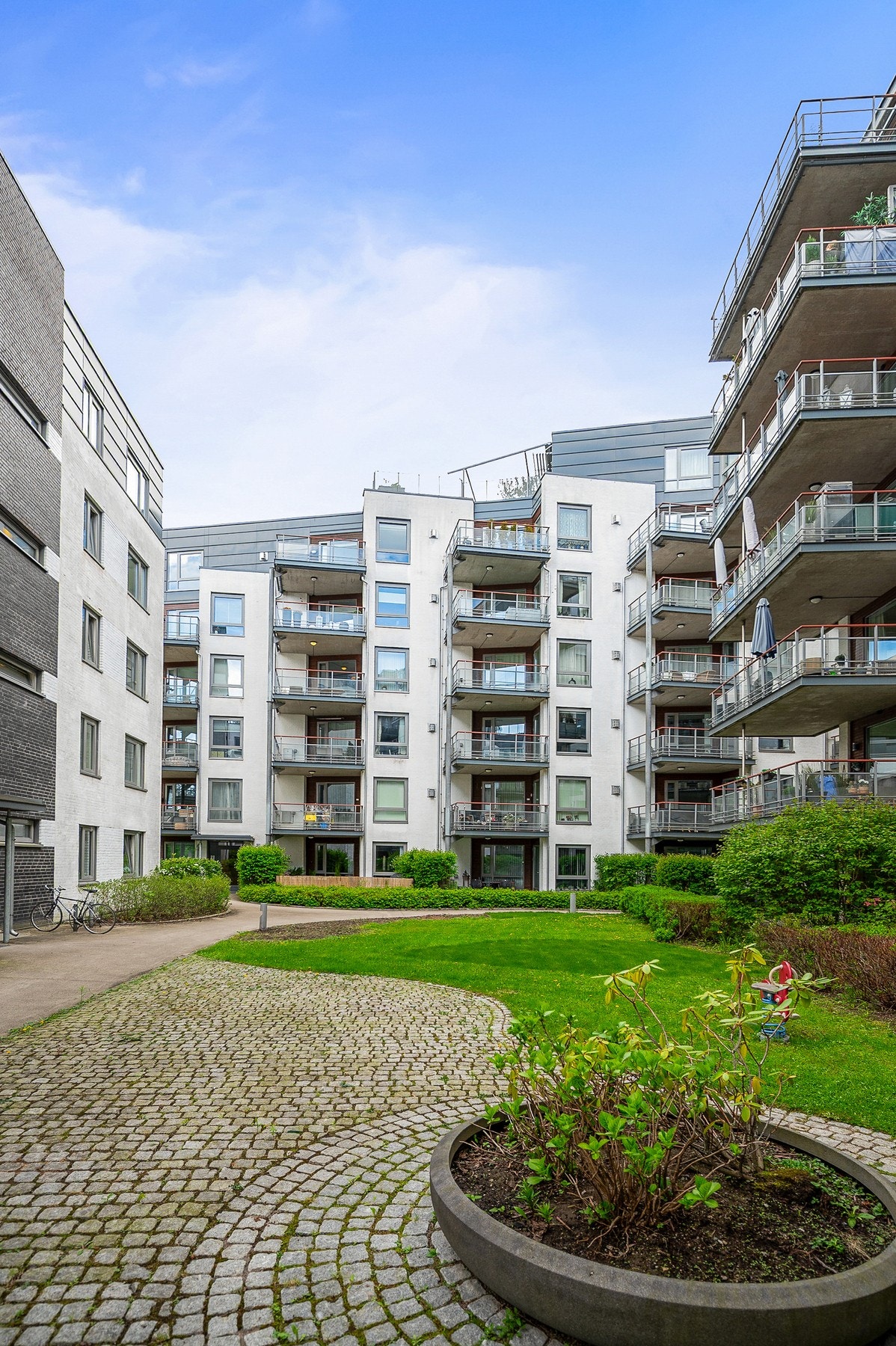 Skjermet beliggenhet inn mot rolig atrium i Victoriagården Galleribilde