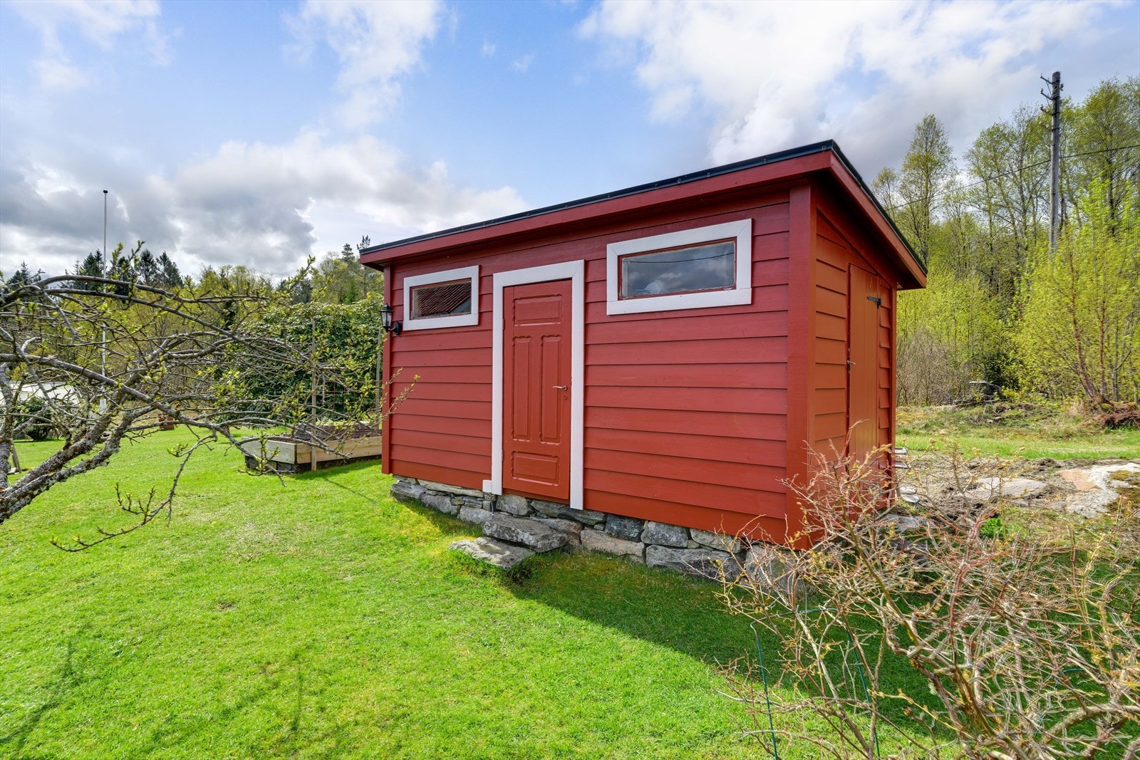 Uthus med plass for lagring. Galleribilde