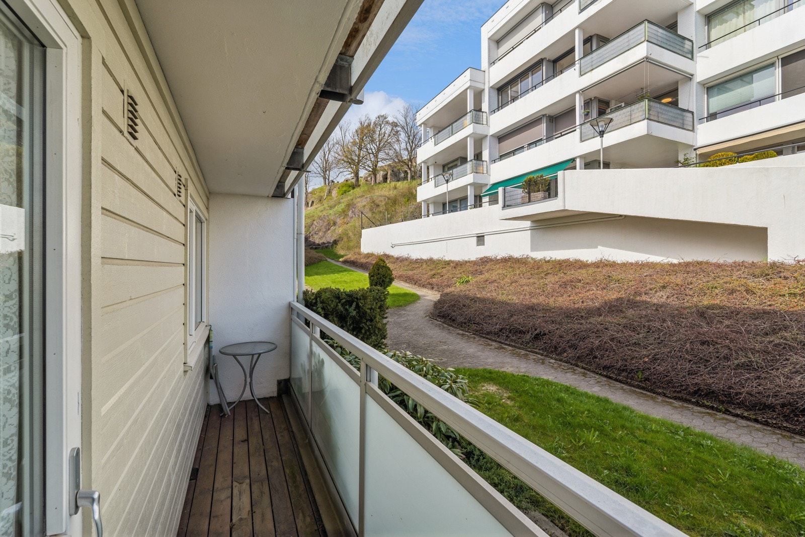 Balkong ved den trappefri adkomsten til leiligheten. Galleribilde