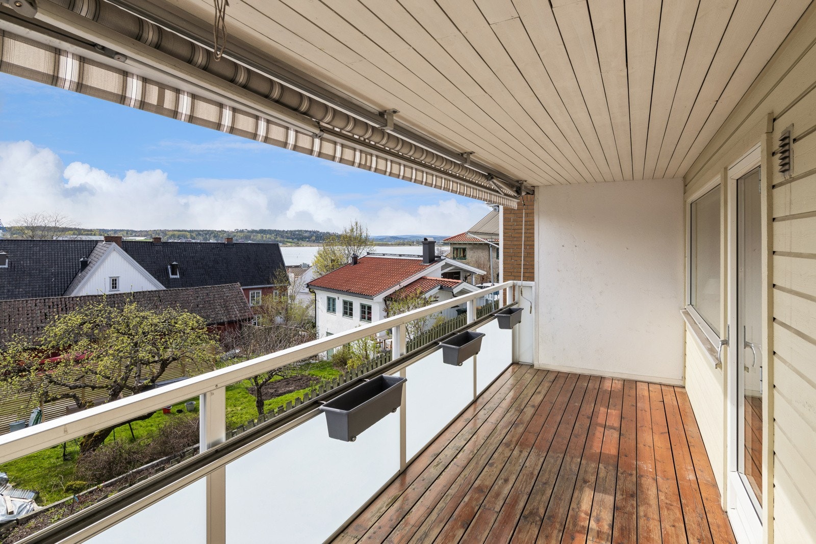 Balkong med markise Galleribilde
