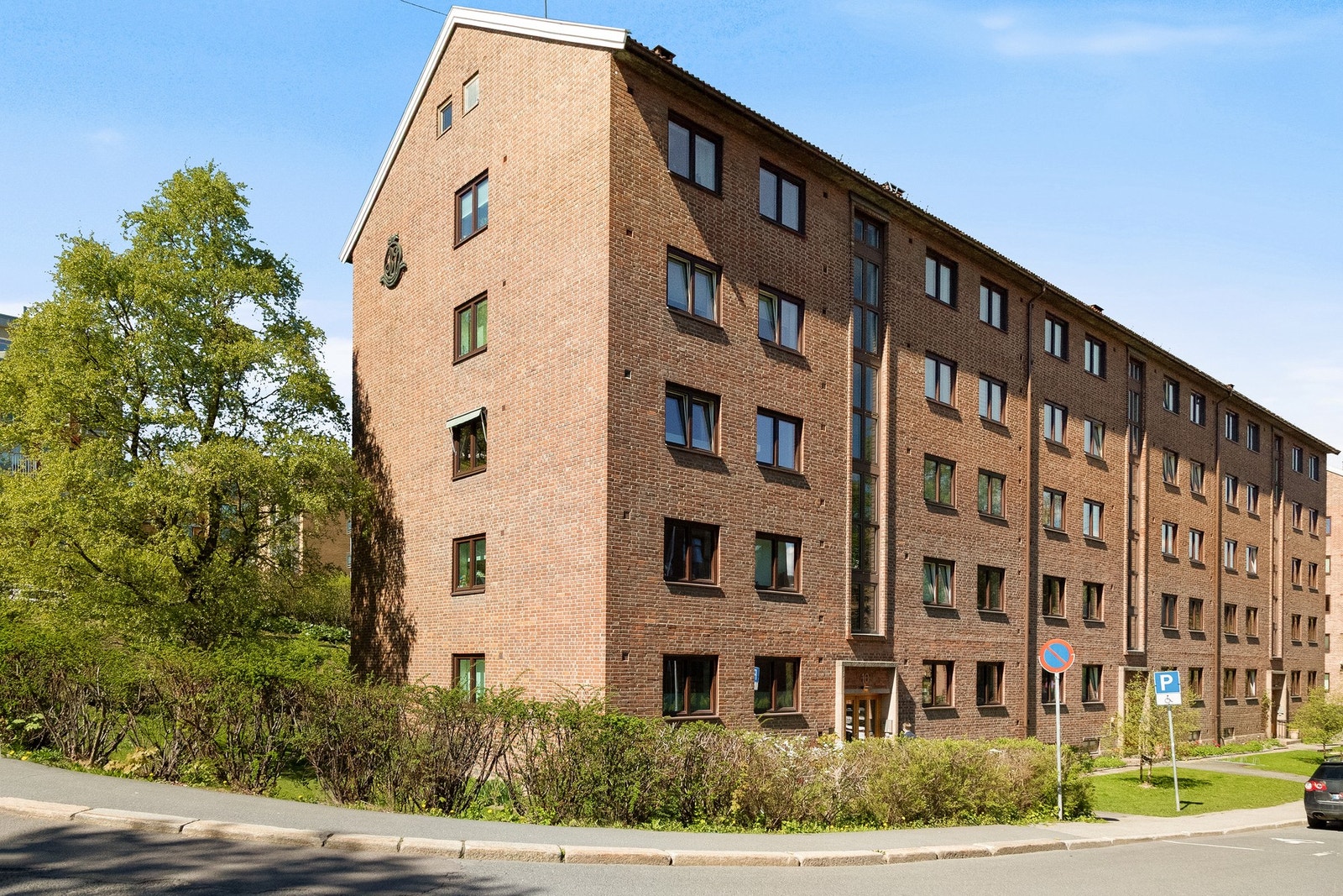 Leiligheten har en attraktiv beliggenhet nær Akerselva med kort vei til grøntområder, serveringstilbud og kollektivtransport. Galleribilde