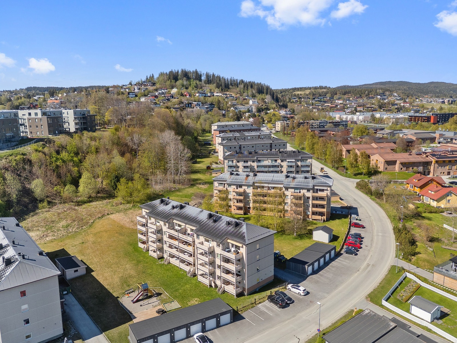 Borettslaget er veldrevet med fine opparbeidet grøntarealer. Galleribilde
