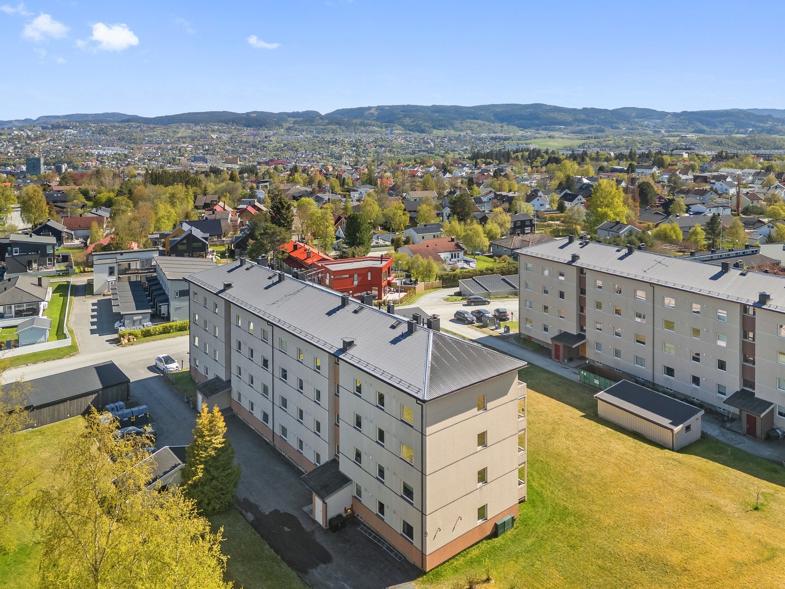 Leiligheten disponerer 2 stk. boder i kjeller og 1 bod på loft. Galleribilde
