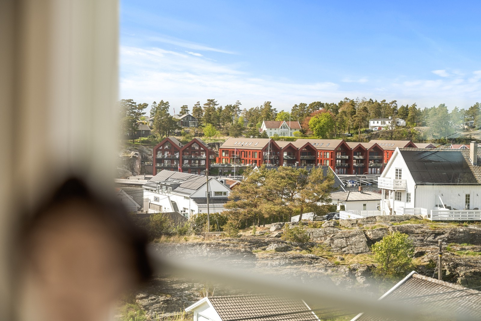 Utsikt fra et av vinduene i boligen. Galleribilde