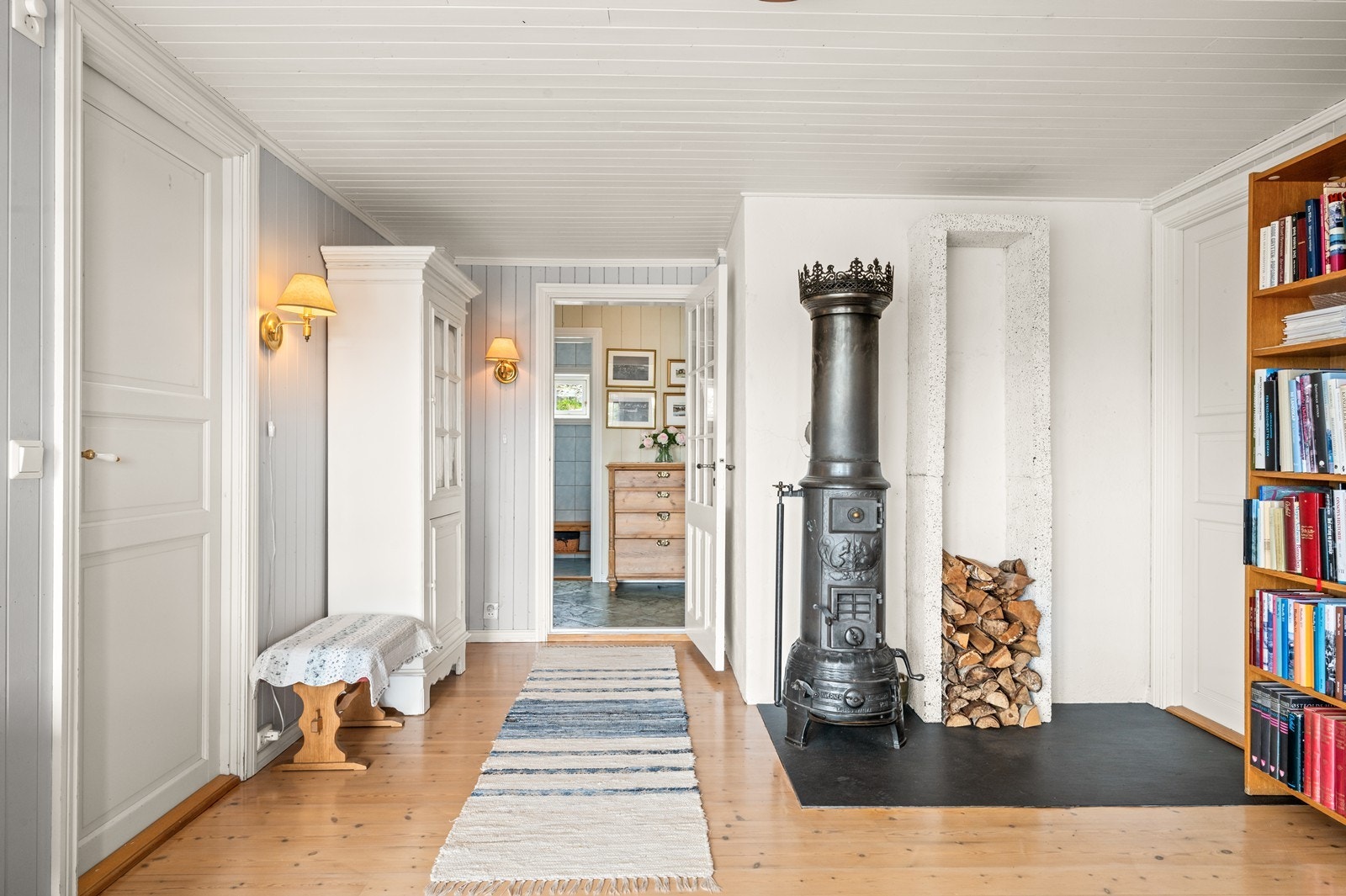 En klassisk vedovn gir både varme og karakter til rommet. Galleribilde
