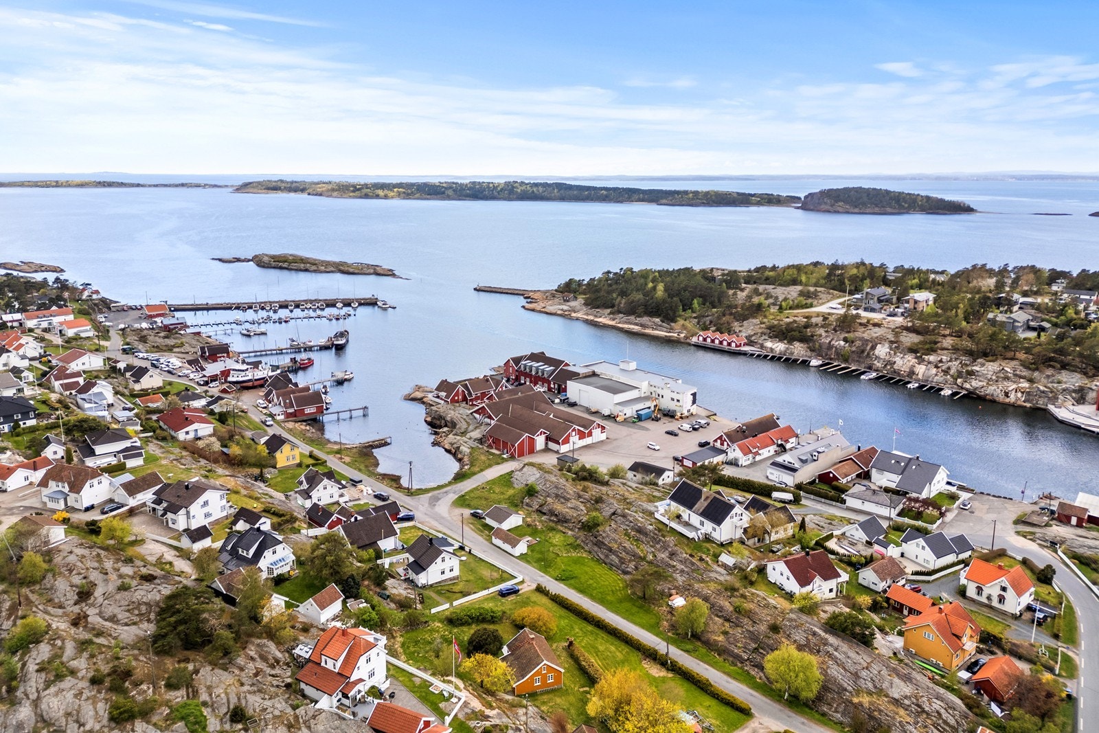 Området byr på flotte turmuligheter langs kysten og i nærliggende skogsområder. Galleribilde