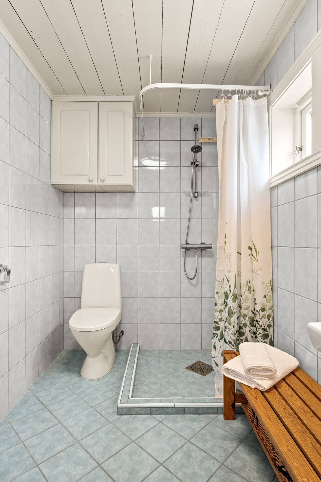 Toalettet på dette badet ble skiftet ut i 2025. Galleribilde