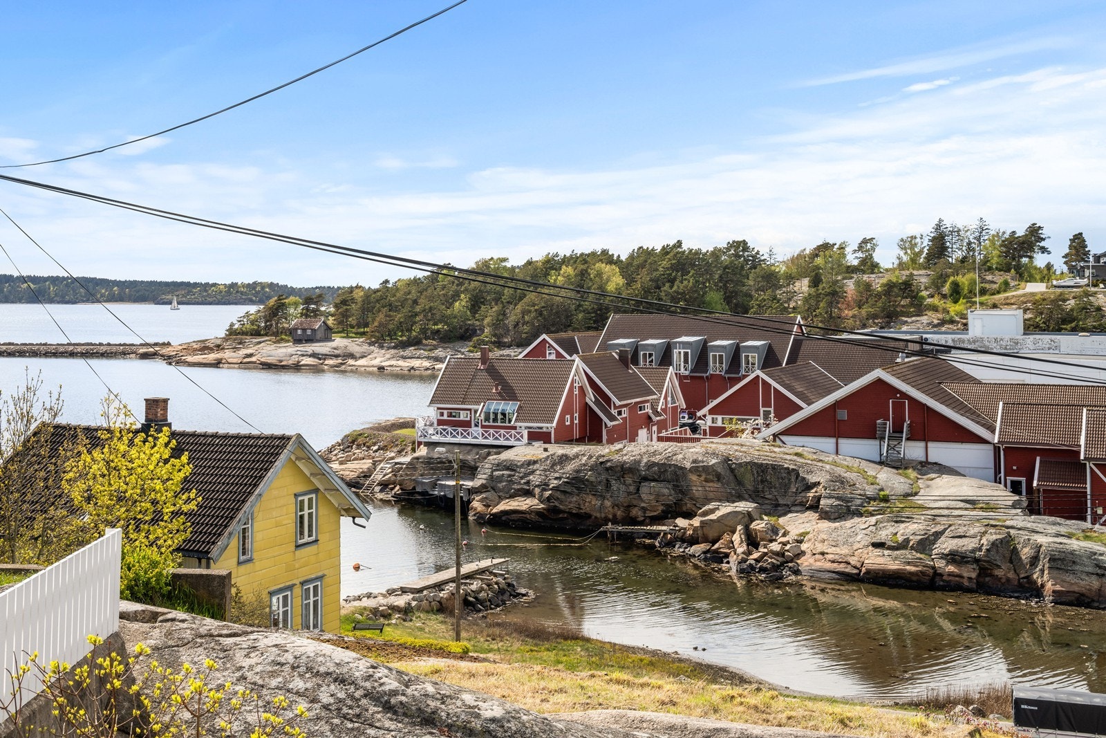 Beliggende i det sjarmerende kystmiljøet i Engelsviken, med umiddelbar nærhet til sjøen. Galleribilde