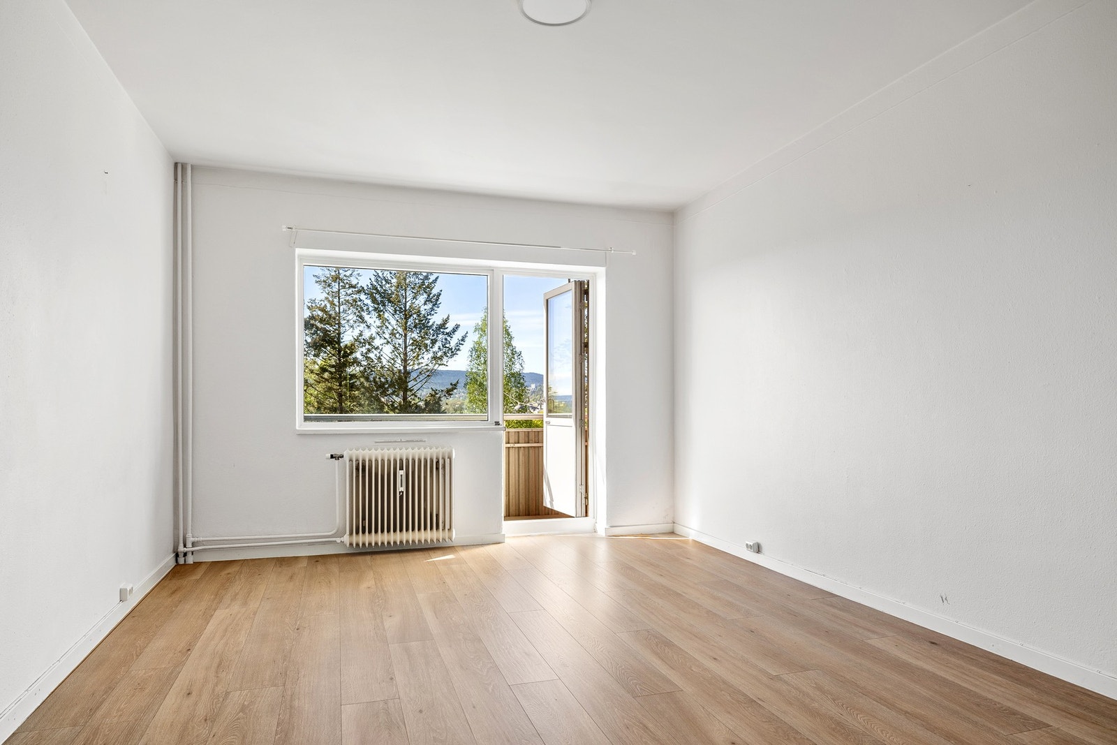 Stuen er romslig og luftig med god utforming. Galleribilde