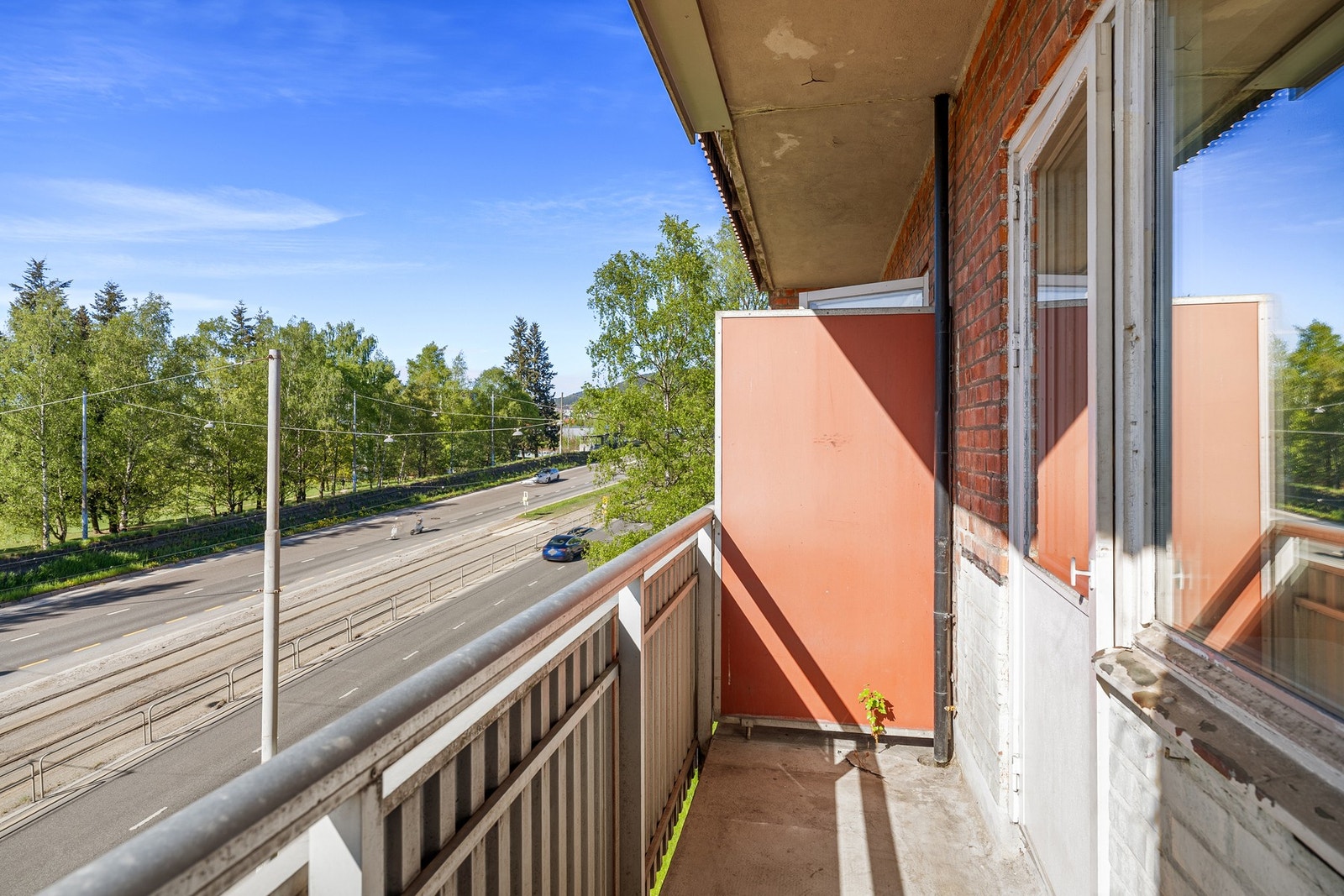 Balkongen er på ca. 4 kvm med plass til utemøblement. Galleribilde