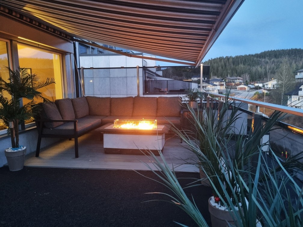 Privat stemningsbilde fra terrassen - her kan hyggelige kvelder nytes! Galleribilde