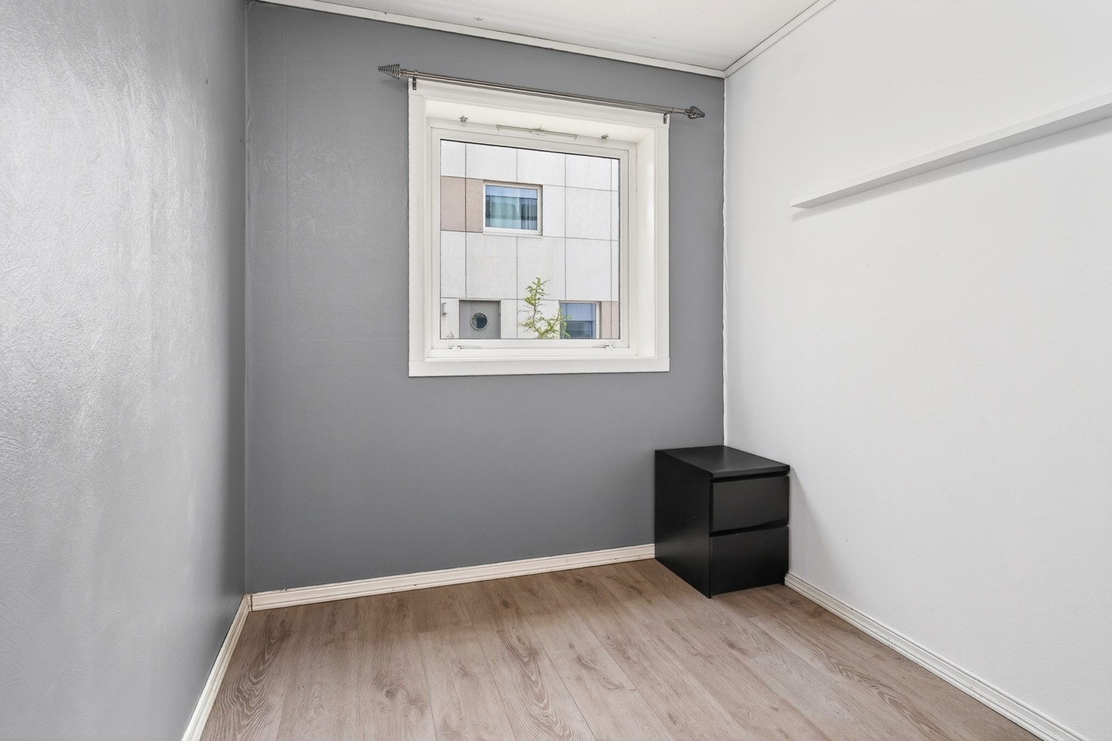 Det tredje rommet er fint som kontor, barne- eller gjesterom Galleribilde