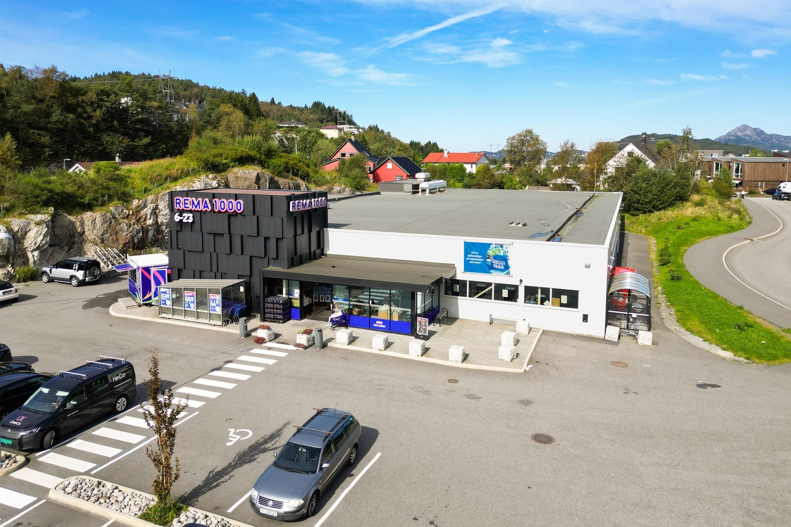 Rema 1000 er også et godt alternativ ved innkjørselen til Dolvikbakken. Galleribilde