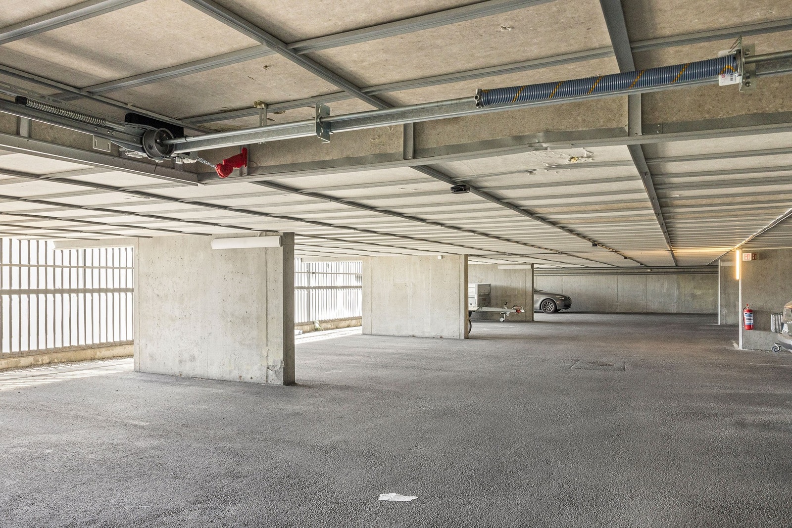 Det medfølger en fast parkeringsplass i felles garasjeanlegg. Galleribilde
