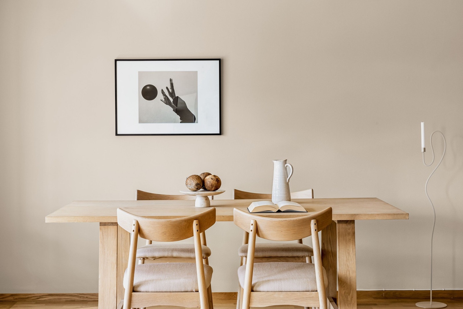 Det er derfor god plass til den favoriserte sofakroken og spisebord, og andre soner. Galleribilde