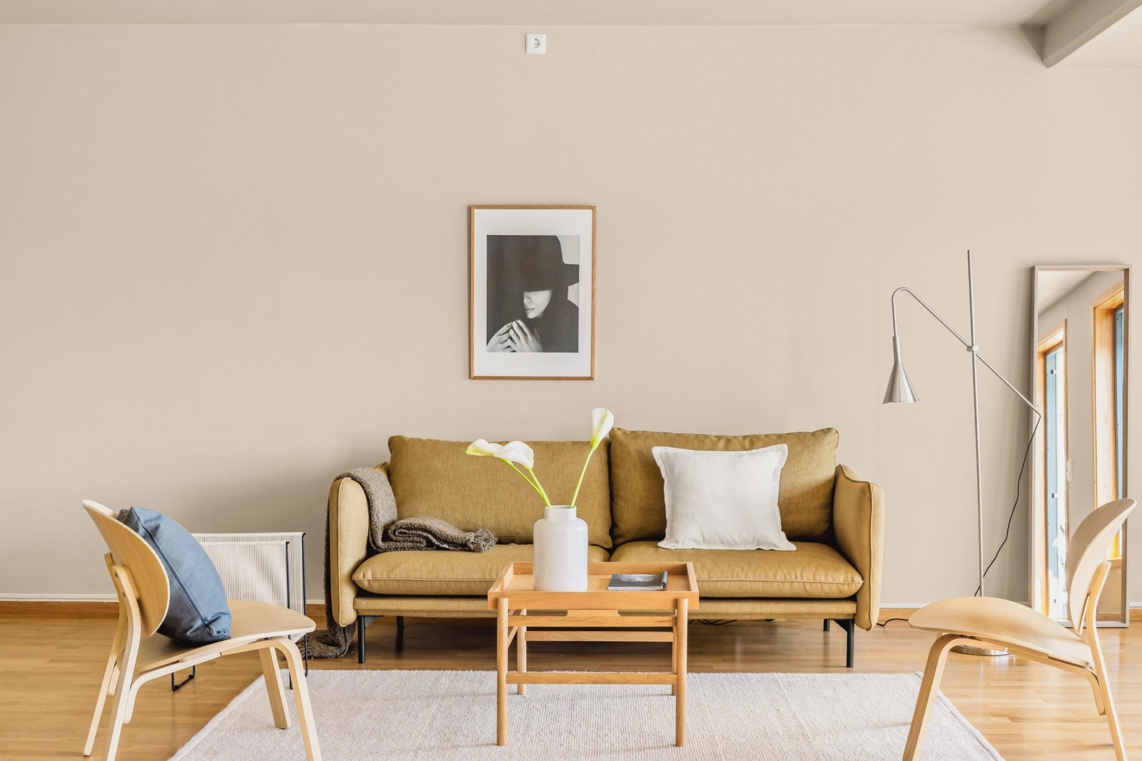 Vi beveger oss inn i stuen. Galleribilde
