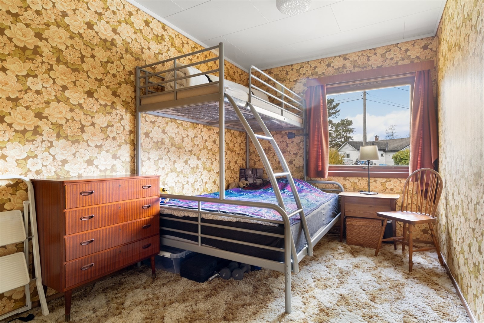Soverommene har plass til innredning av dobbeltseng, garderobe og annet ønskelig soveromsmøblement. Galleribilde