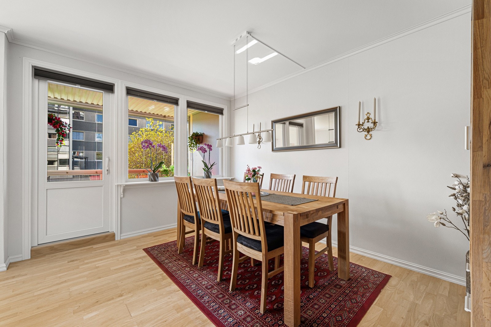 God plass for spisestue Galleribilde