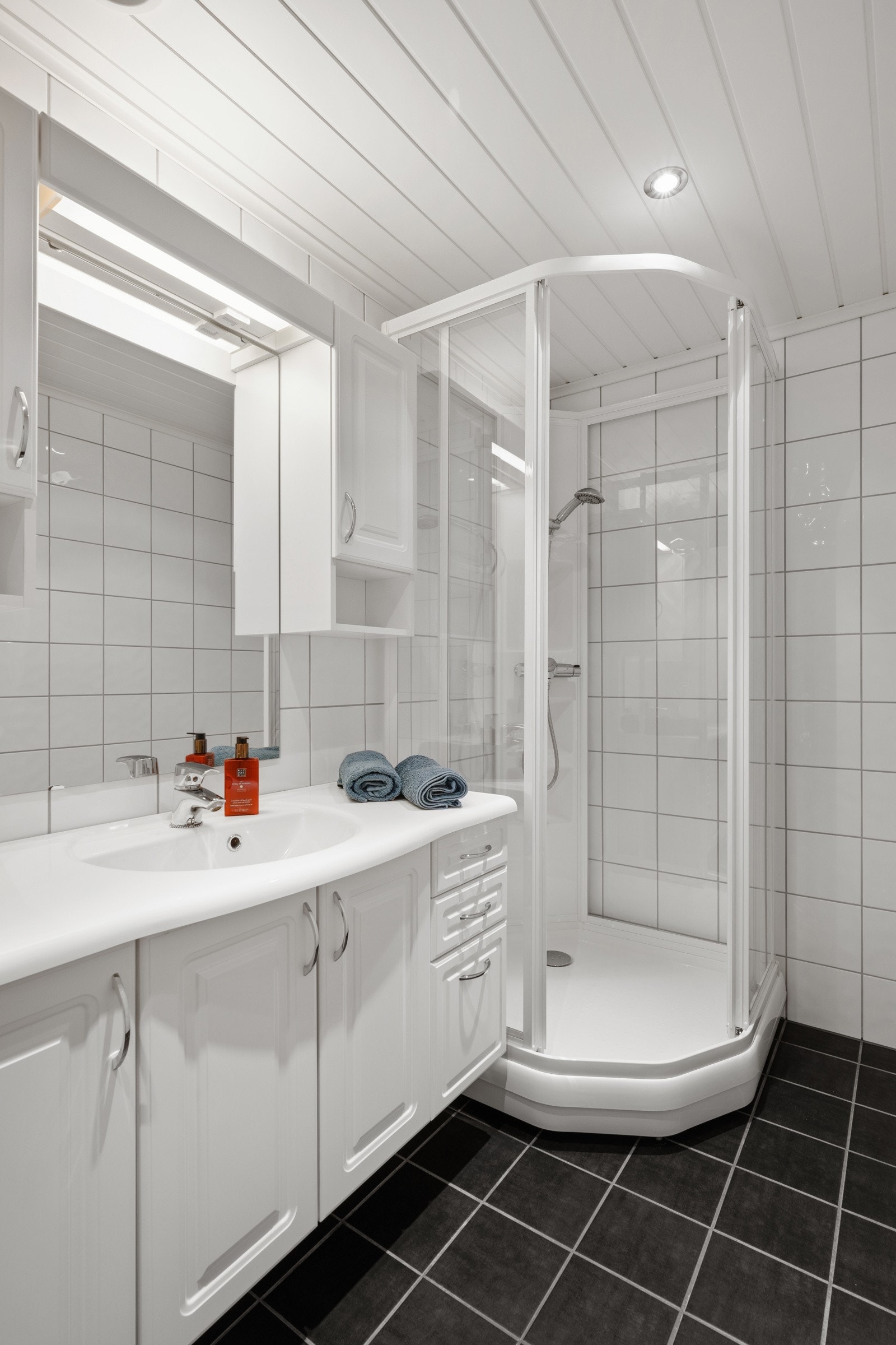 Badet er renovert i regi av borettslaget ca 2012 Galleribilde