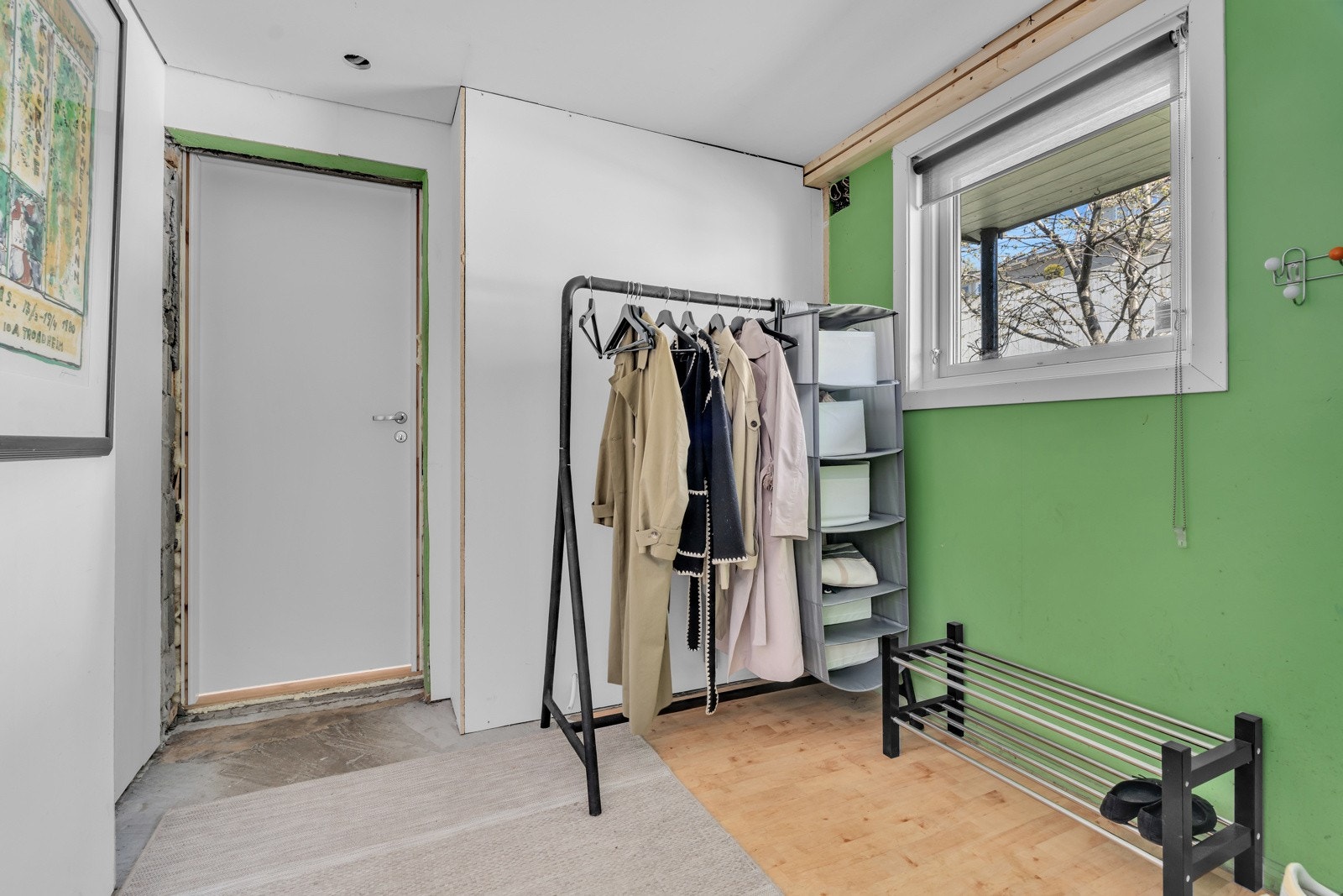Det er direkte adkmst fra boligen til garasje. Galleribilde