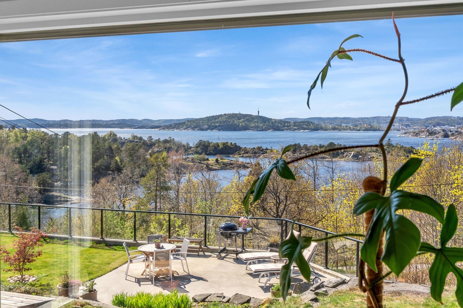 Vidstrakt utsikt mot Skjærgården, Byfjorden og Kvadraturen. Galleribilde