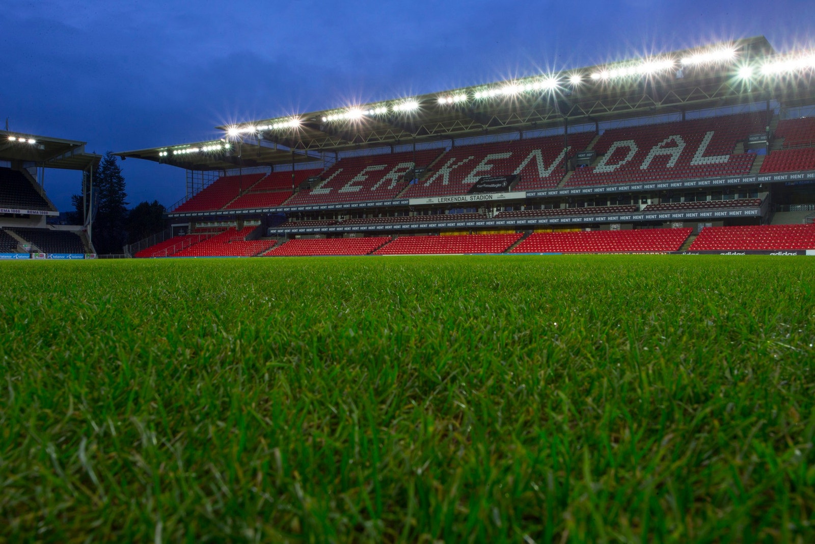 Lerkendal Stadion innen gåavstand Galleribilde