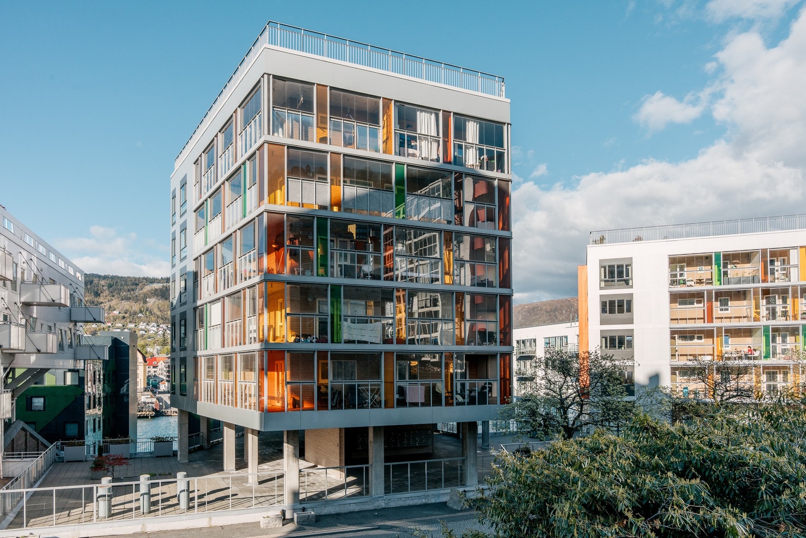 Sameiet består av 97 seksjoner - hvor 4 seksjoner er næring, og resterende bolig. Galleribilde