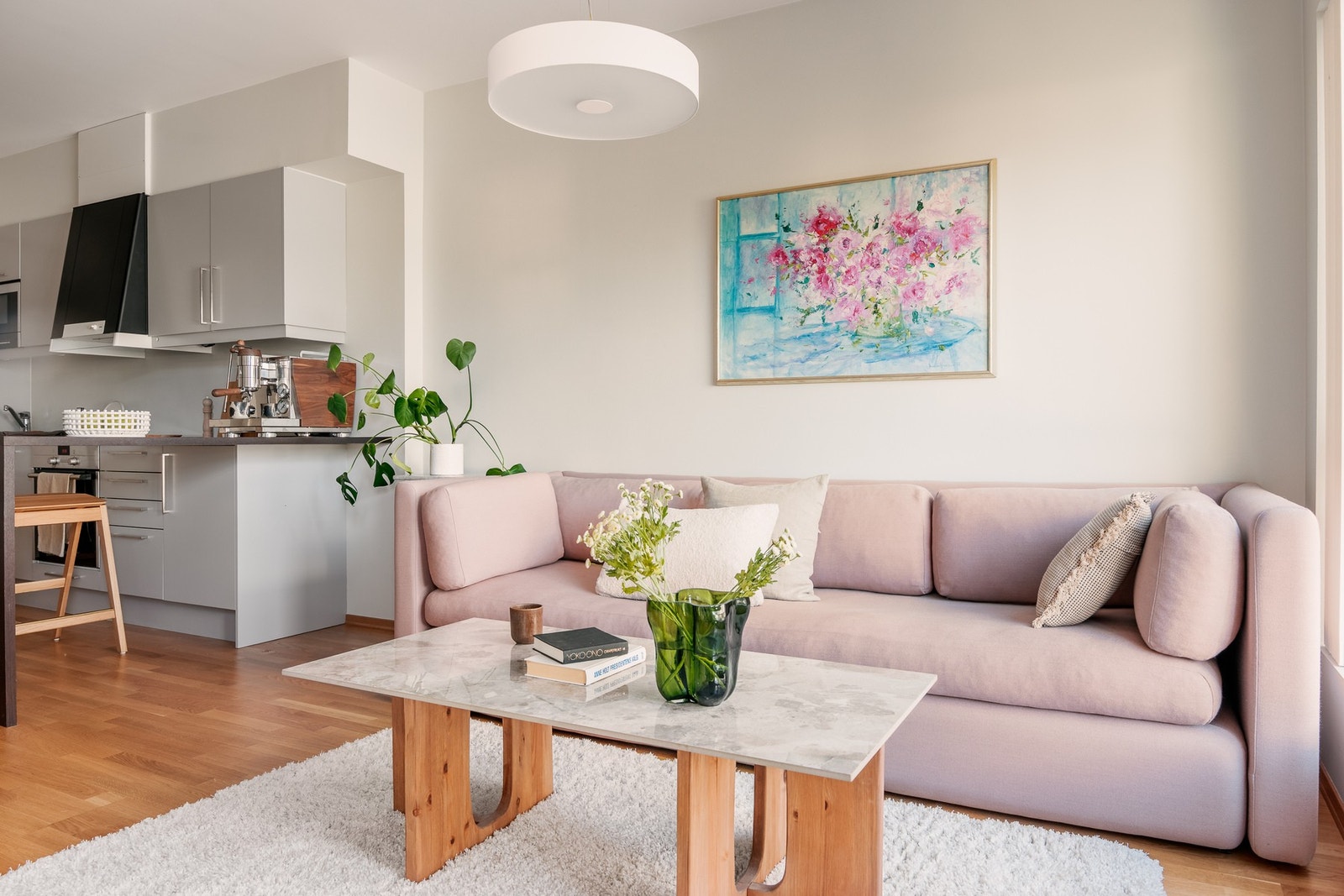 Her er det plass til å møblere med den favoriserte sofakroken. Galleribilde
