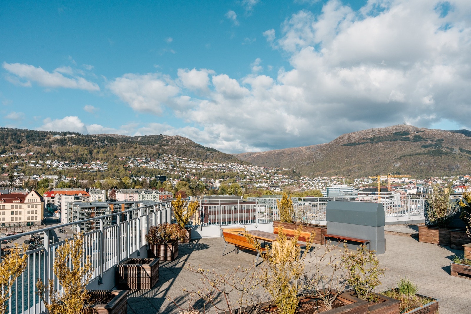 Fløyen og Ulriken er bare noen fjelltopper man ser herifra. Galleribilde