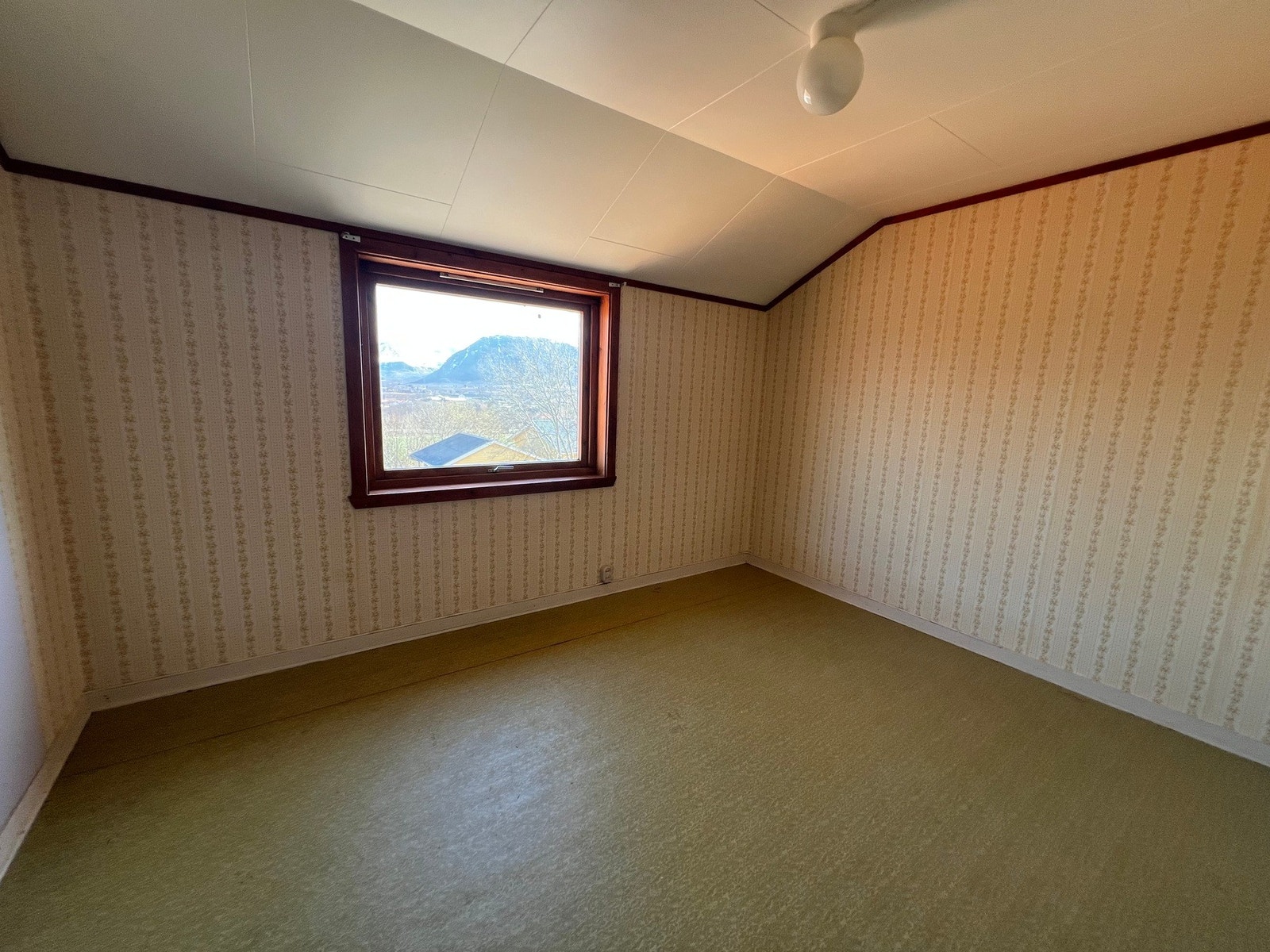 Soverom 5 | Foto tatt av megler. Galleribilde