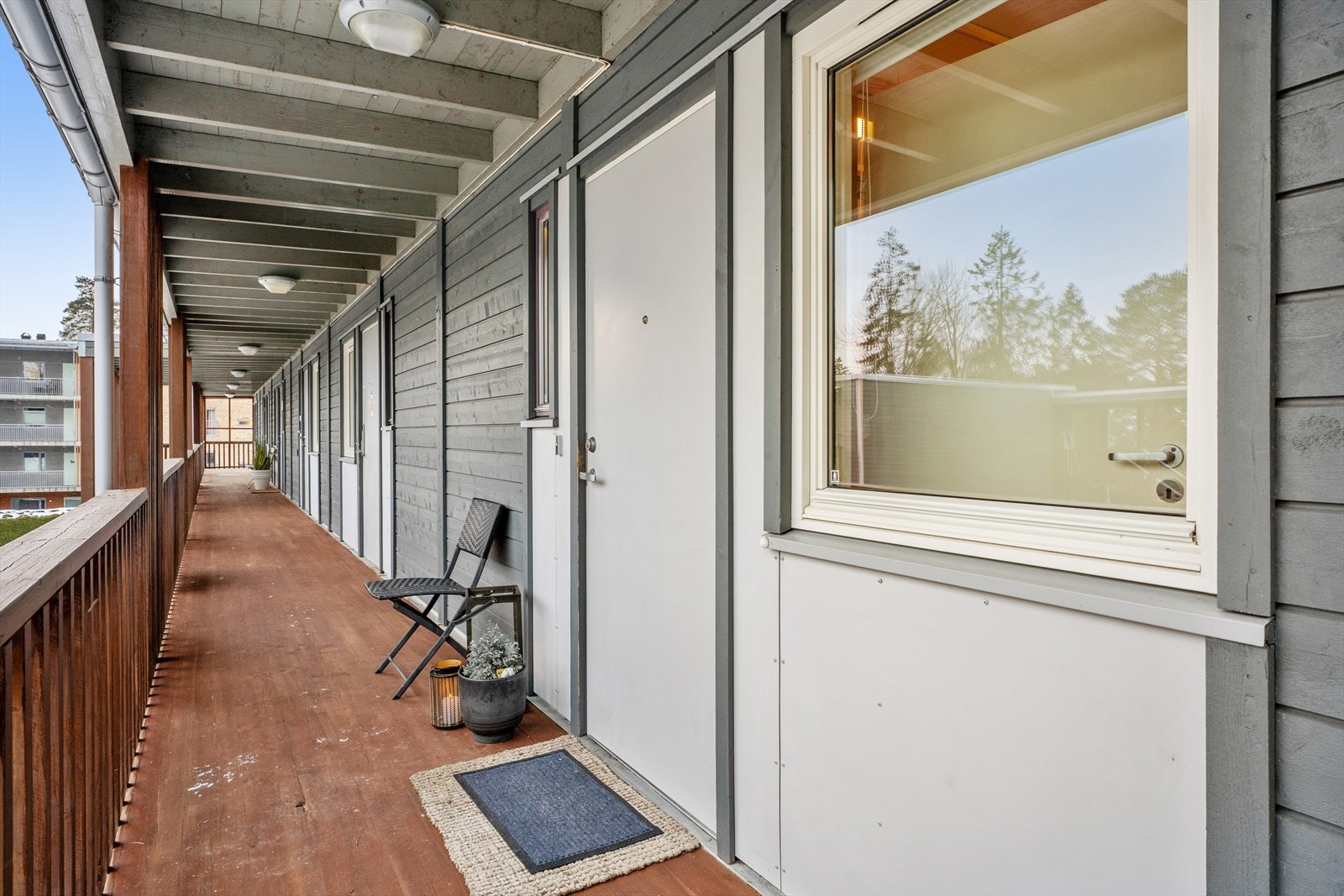 Hyggelig inngangsparti i svalgang. Galleribilde