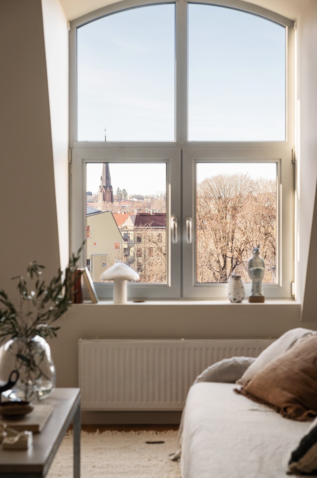 Store vindusflater som gir gode lysforold Galleribilde