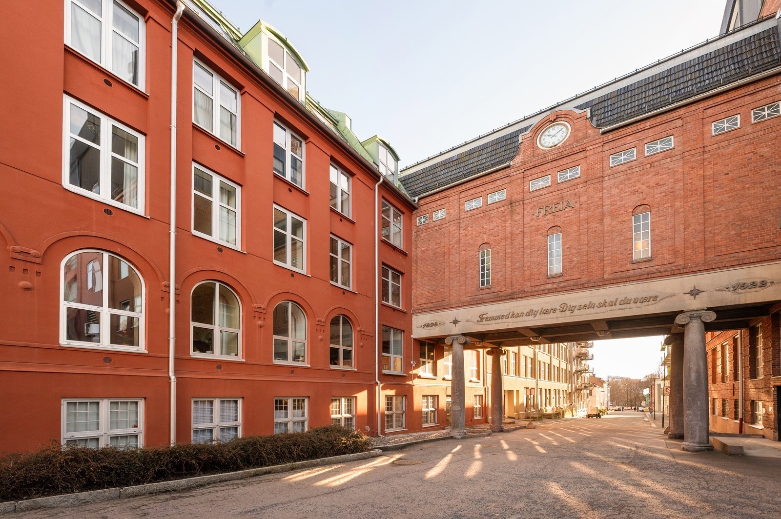 Bygården var opprinnelig et fabrikklokale fra 1920 Galleribilde