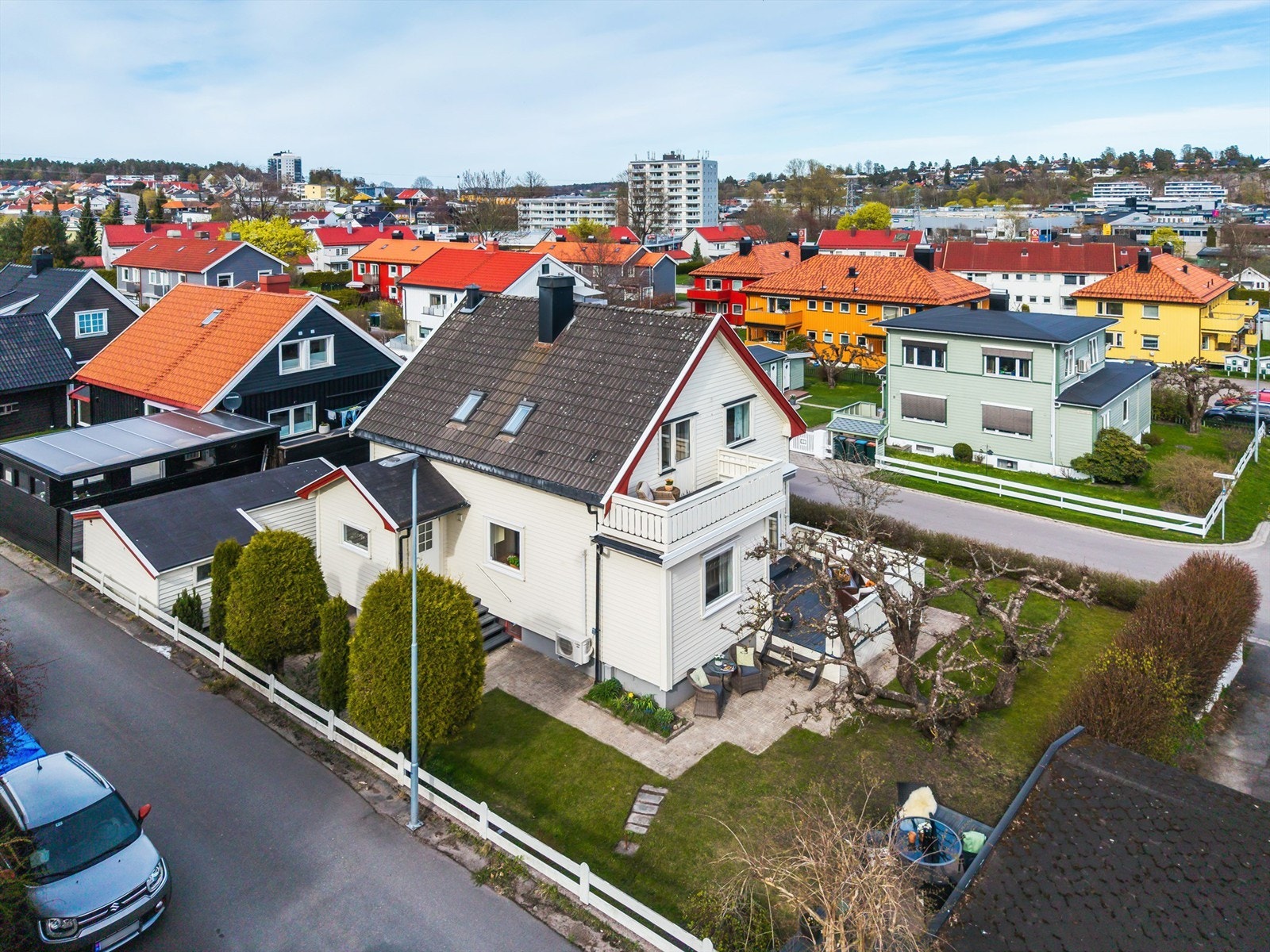 Eiendommen ligger i et veletablert boligområde. Galleribilde