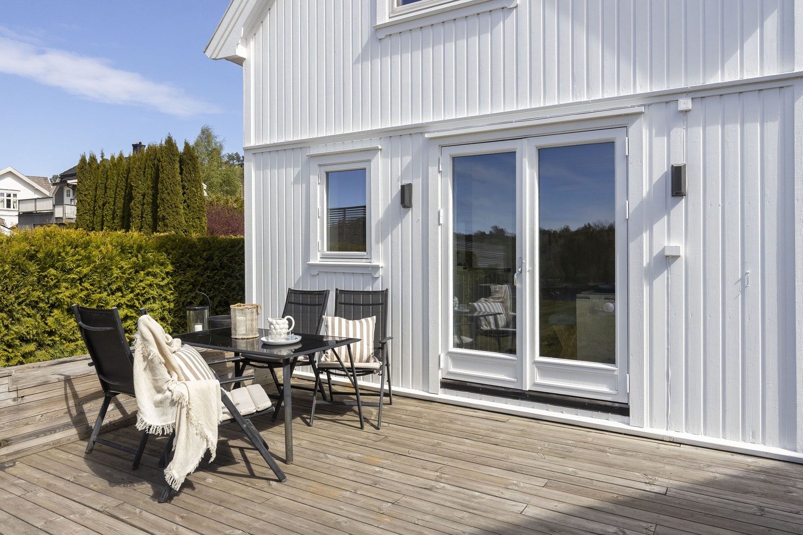 Godt med plass til hagemøbler, og hyggelig stunder med venner. Galleribilde