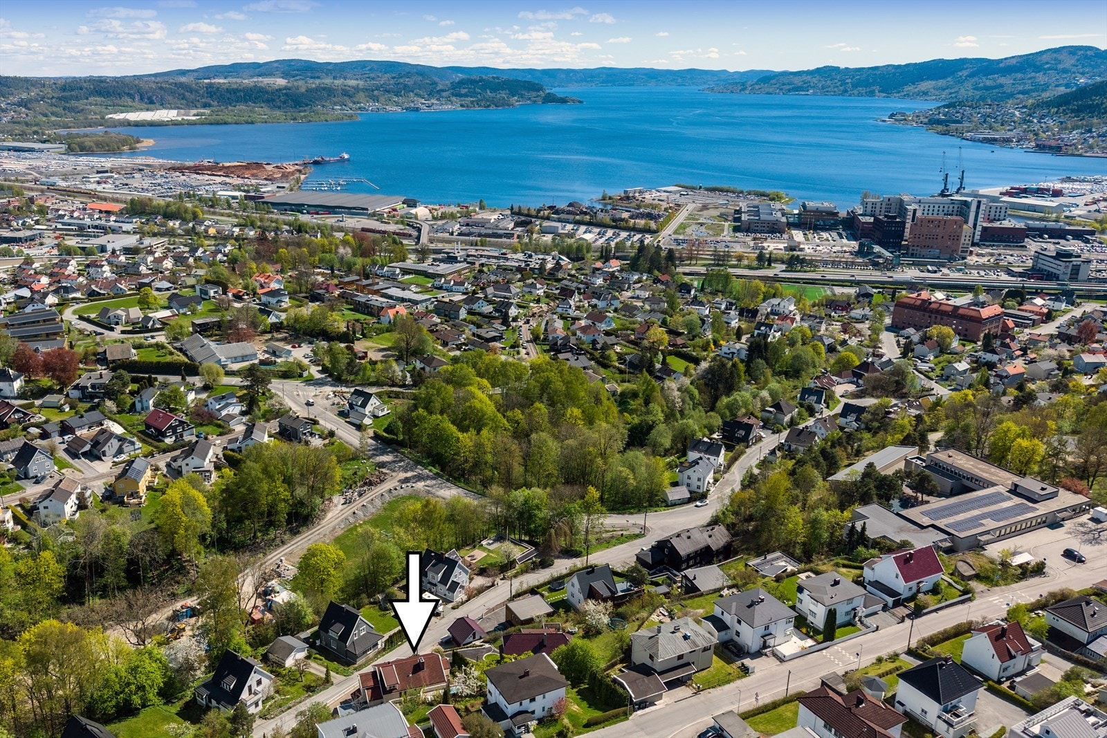 Boligen har en flott beliggenhet på Bragernes / Toppenhaug som er et sentralt, men tilbaketrukket og rolig boområde Galleribilde