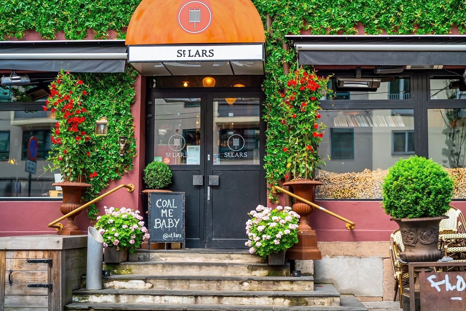 Nabolaget tilbyr et variert utvalg av matopplevelser. St. Lars er en utmerket grillrestaurant kun 10 min gange unna Galleribilde